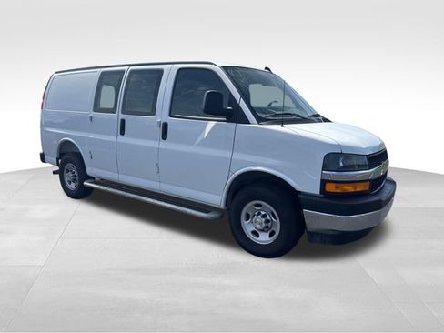 Used 2025 Chevrolet Express 2500 w/ Driver Convenience Package RWD image 8