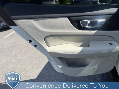 Certified 2025 Volvo V60 B5 Cross Country Plus AWD/4WD image 19