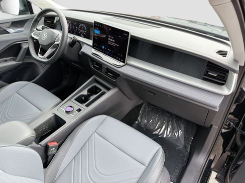 Used 2026 Volkswagen Tiguan SE FWD image 13