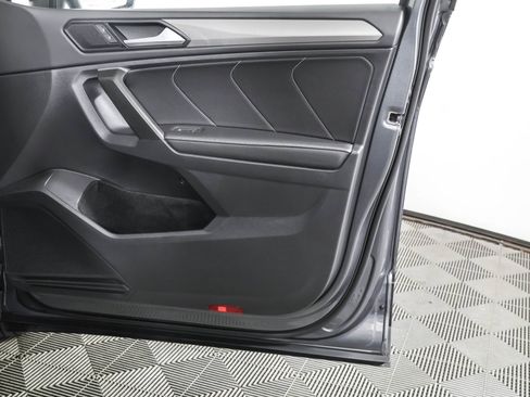 Used 2024 Volkswagen Tiguan SE image 45