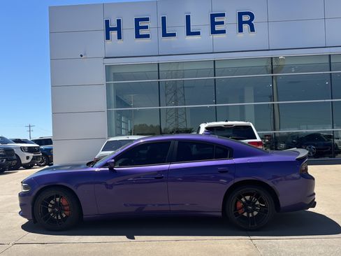 Used 2016 Dodge Charger R/T RWD image 3