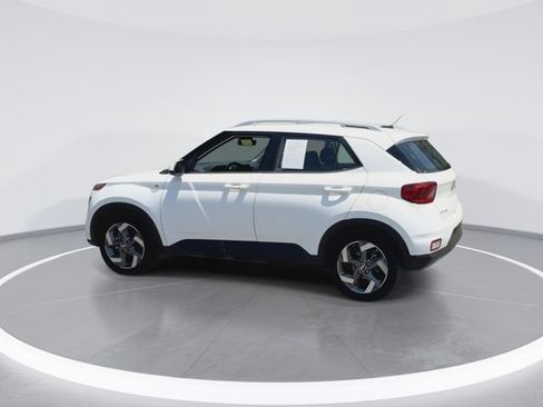 Used 2025 Hyundai Venue SEL FWD image 7