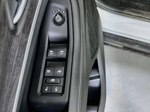 Used 2023 Jeep Grand Cherokee Limited AWD/4WD image 18