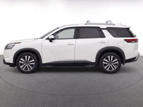 Used 2023 Nissan Pathfinder SL AWD/4WD image 4