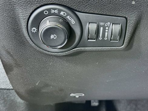 Used 2023 Jeep Compass Latitude w/ Sun and Sound Group AWD/4WD image 19