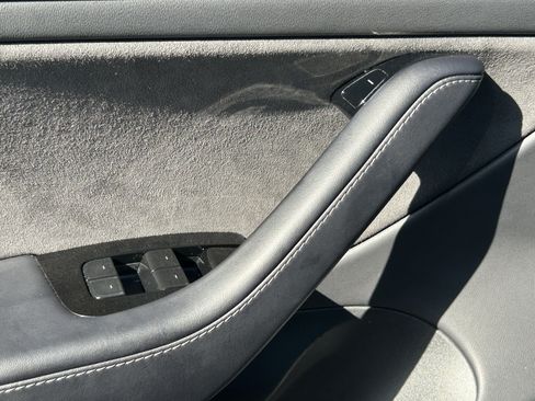 Used 2018 Tesla Model 3 Long Range RWD image 21