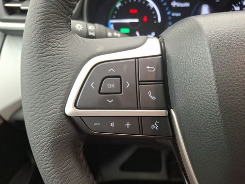 Used 2026 Toyota Sienna XLE FWD image 12