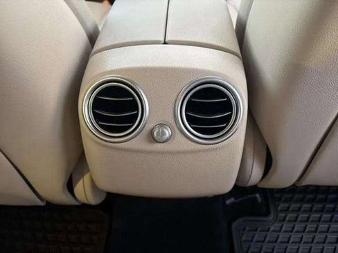 Used 2018 Mercedes-Benz GLC 300 4MATIC image 27