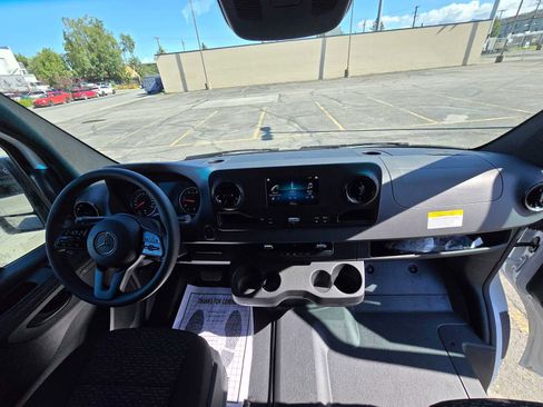 Used 2024 Mercedes-Benz Sprinter 2500 image 11