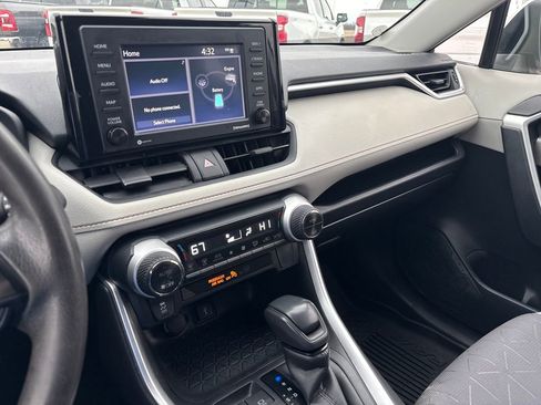 Used 2022 Toyota RAV4 XLE AWD/4WD image 22