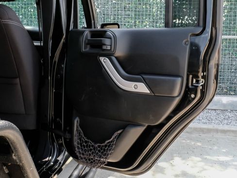 Used 2013 Jeep Wrangler Unlimited Rubicon w/ Connectivity Group AWD/4WD image 49