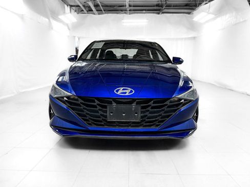 Used 2021 Hyundai Elantra SE image 2