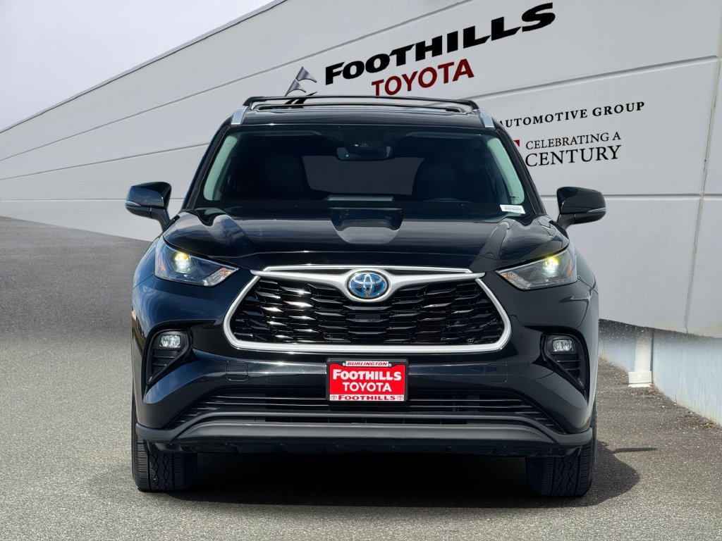 Used 2023 Toyota Highlander XLE AWD/4WD image 2