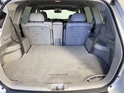 Used 2012 Toyota Highlander SE w/ Tow Pkg image 8