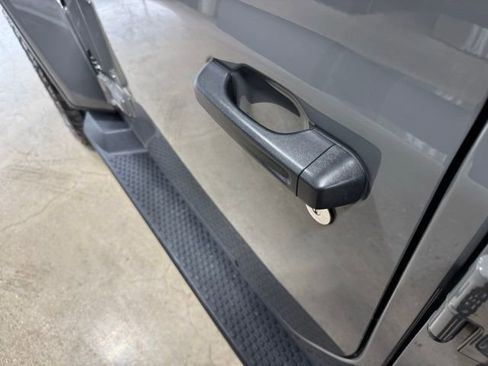 Used 2020 Jeep Wrangler Unlimited Sahara image 9