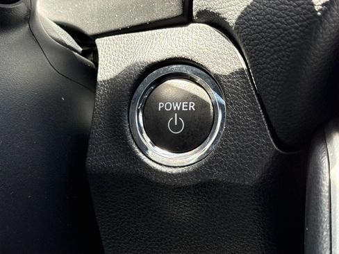 Used 2025 Toyota RAV4 XLE AWD/4WD image 20