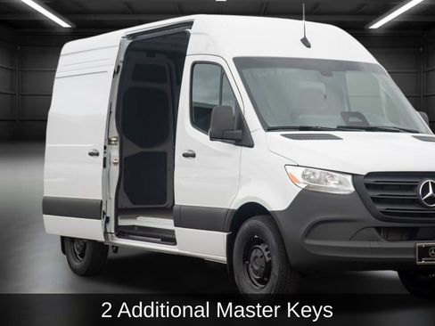 Used 2025 Mercedes-Benz Sprinter 2500 image 9