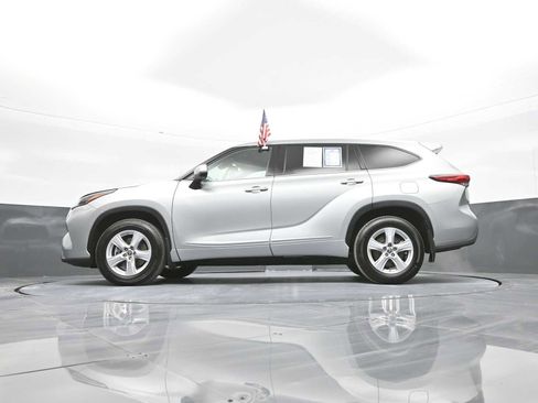 Used 2022 Toyota Highlander LE image 38