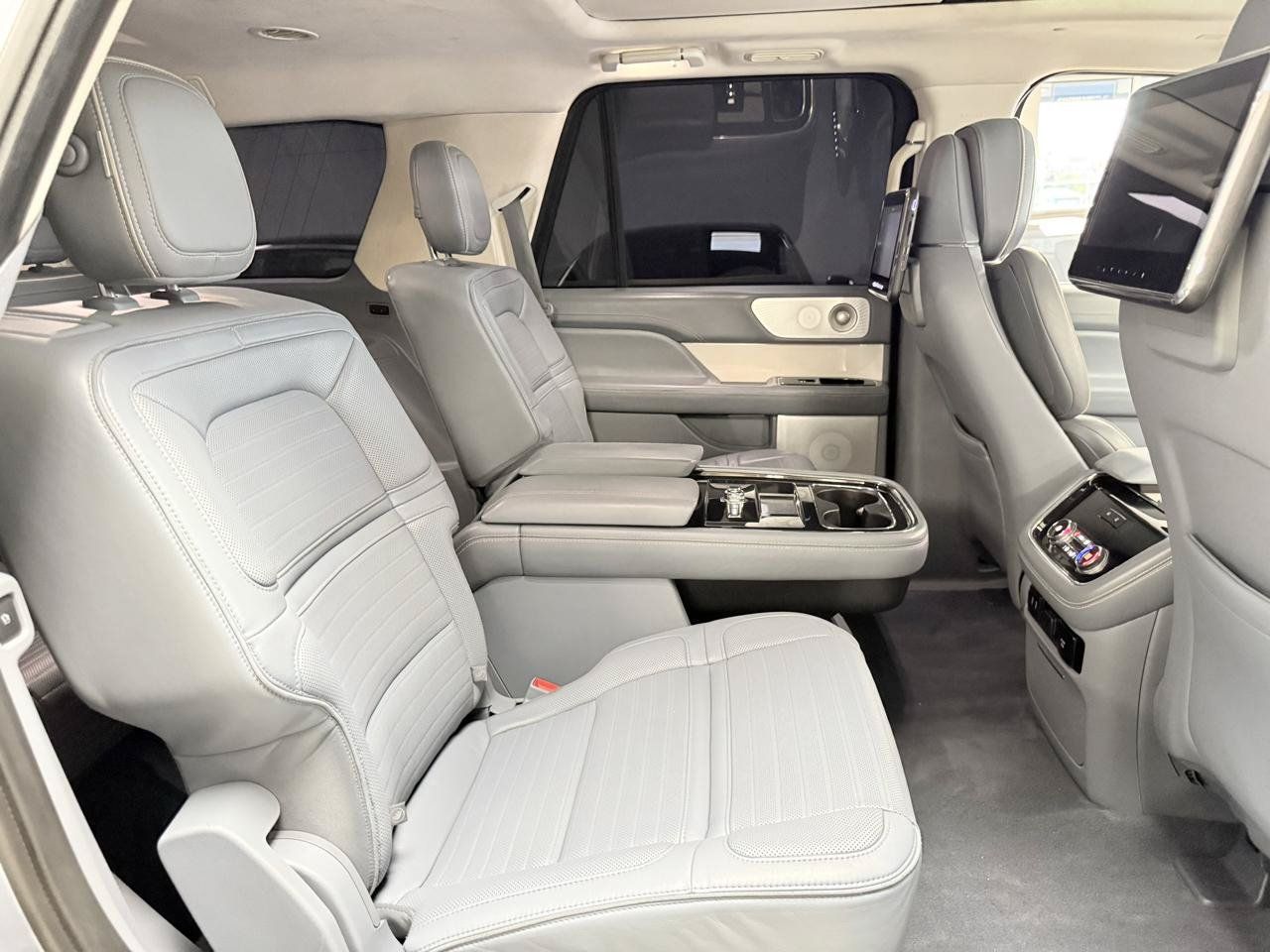 Used 2018 Lincoln Navigator Black Label AWD/4WD image 25
