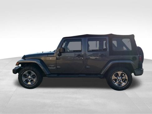 Used 2016 Jeep Wrangler Unlimited Sahara w/ Connectivity Group AWD/4WD image 2