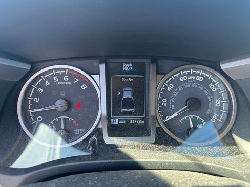 Used 2023 Toyota Tacoma SR5 AWD/4WD image 8