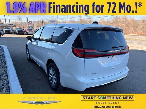 New 2026 Chrysler Pacifica Select image 8