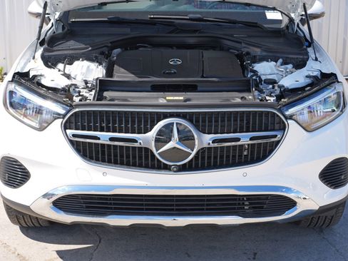 Used 2024 Mercedes-Benz GLC 300 GLC 300 w/ Exclusive Trim Pack image 8