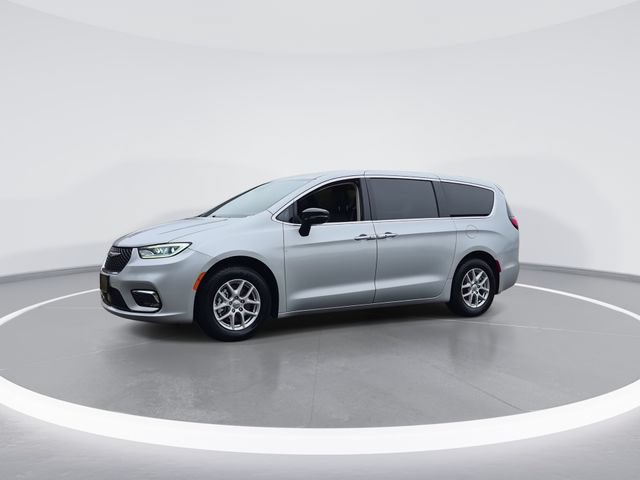 Used 2024 Chrysler Pacifica Touring-L FWD image 4