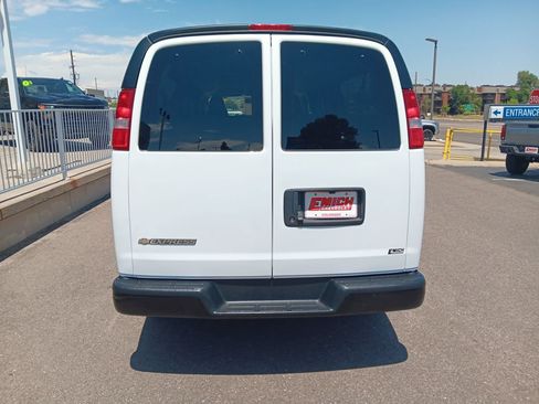 Used 2025 Chevrolet Express 3500 LS RWD image 4