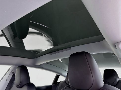 Used 2025 Tesla Model 3 Long Range image 22