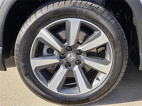 Used 2025 Honda Pilot Touring image 9