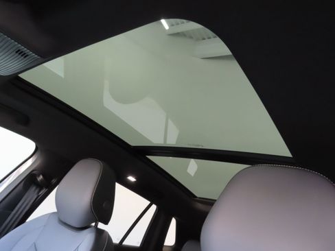 New 2026 Volkswagen Tiguan SE R-Line image 22