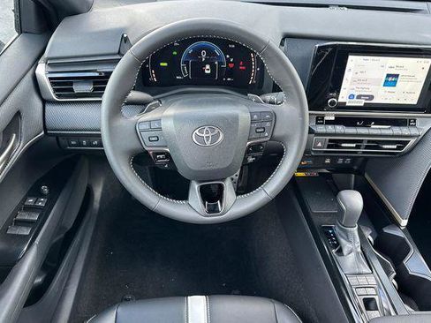 Used 2025 Toyota Camry SE w/ Convenience Package image 38