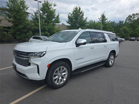 Used 2022 Chevrolet Suburban Premier AWD/4WD image 7