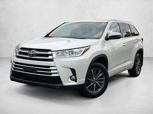 Used 2017 Toyota Highlander XLE image 1