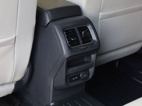 Used 2018 Volkswagen Tiguan SEL AWD/4WD image 19