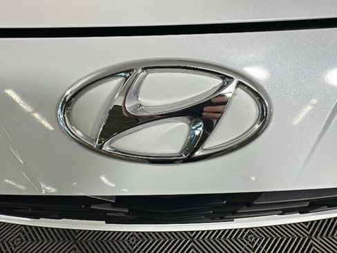Used 2022 Hyundai Elantra SEL w/ Convenience Package FWD image 8