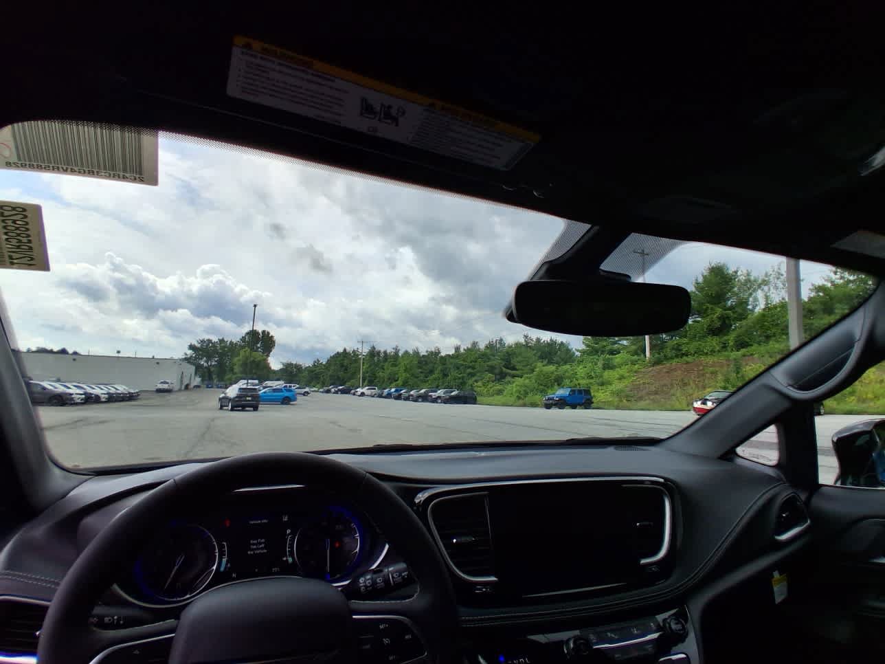New 2027 Chrysler Pacifica Select AWD/4WD image 25