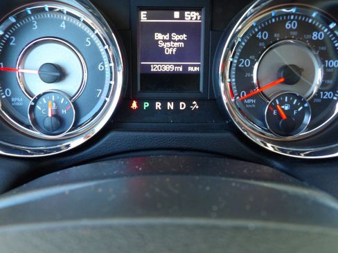 Used 2012 Chrysler Town & Country Limited w/ Luxury Group image 30