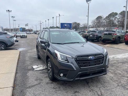 Used 2024 Subaru Forester Premium image 2