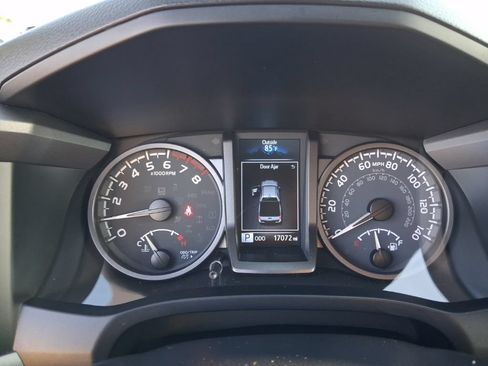 Used 2023 Toyota Tacoma TRD Off-Road w/ TRD Premium Off Road Package AWD/4WD image 17