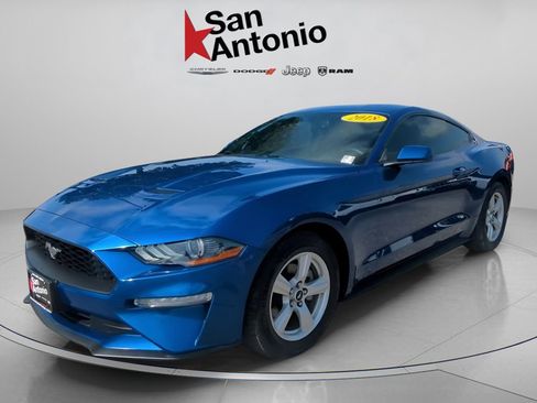 Used 2018 Ford Mustang Coupe RWD image 7