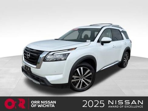 Used 2025 Nissan Pathfinder Platinum w/ Cargo Package AWD/4WD image 1