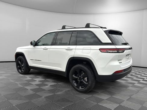 Used 2023 Jeep Grand Cherokee Limited w/ Black Appearance Package image 3