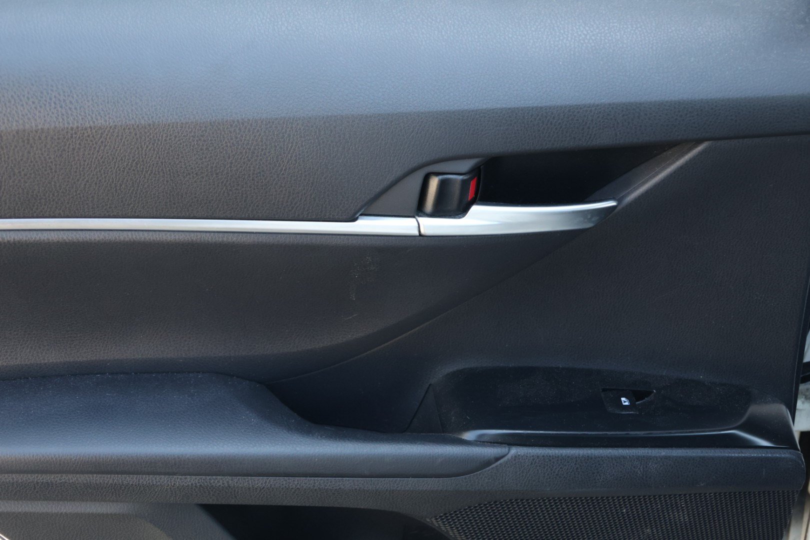 Used 2018 Toyota Camry SE FWD image 29