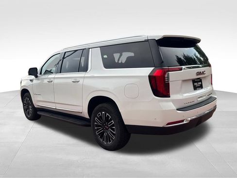 Used 2025 GMC Yukon XL Elevation AWD/4WD image 7
