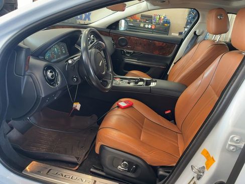 Used 2019 Jaguar XJ R-Sport image 2