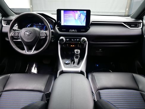 Used 2024 Toyota RAV4 XSE AWD/4WD image 17