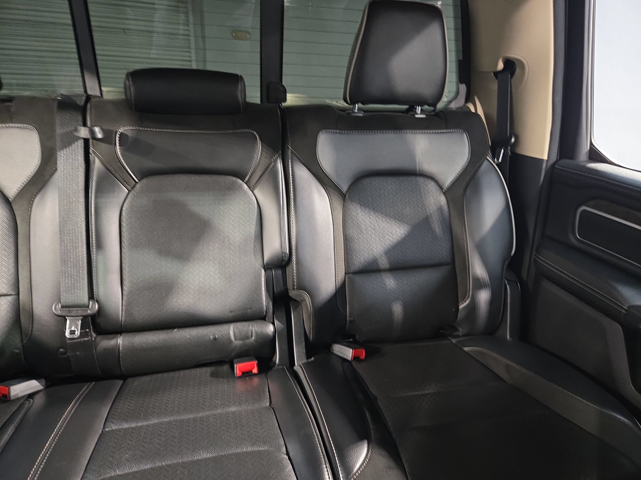 Used 2019 RAM 1500 Laramie AWD/4WD image 14