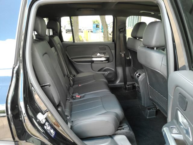Used 2024 Mercedes-Benz GLB 250 w/ Driver Assistance Package image 27
